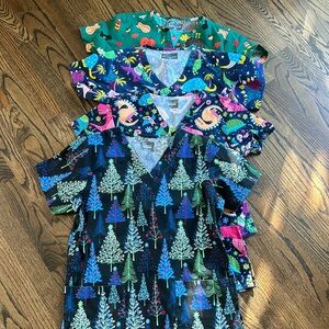 4 XS scrub tops Holiday and dinosaur. EUC